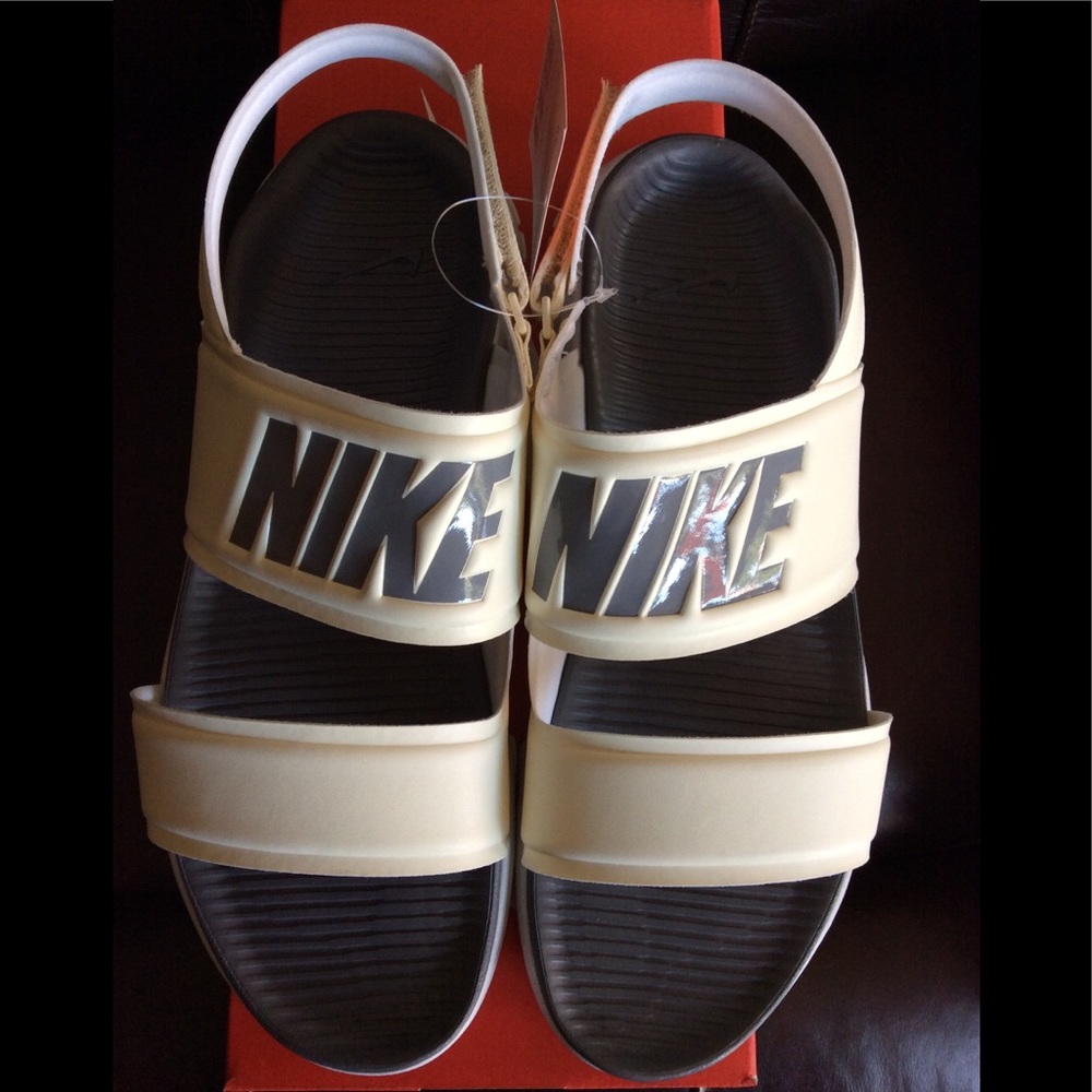NEW NIKE Sandals
